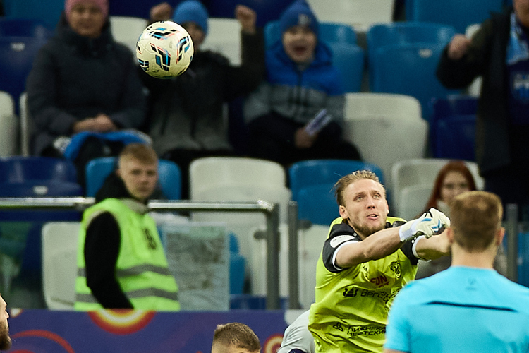 «Нижний» забил уже на третьей минуте Евгению Ставеру, но гол отменили после видеопросмотра