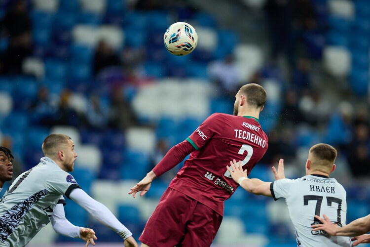 «В центре обороны у нас два игрока молодёжной сборной» (на фото — Егор Тесленко)