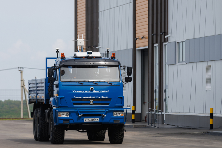 «Однозначно будущее за развитием беспилотного движения, я в этом уверен. Особенно в грузовом сегменте»