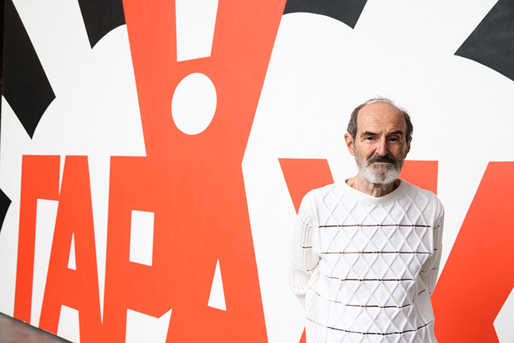 С конца 1980-х Булатов жил за рубежом