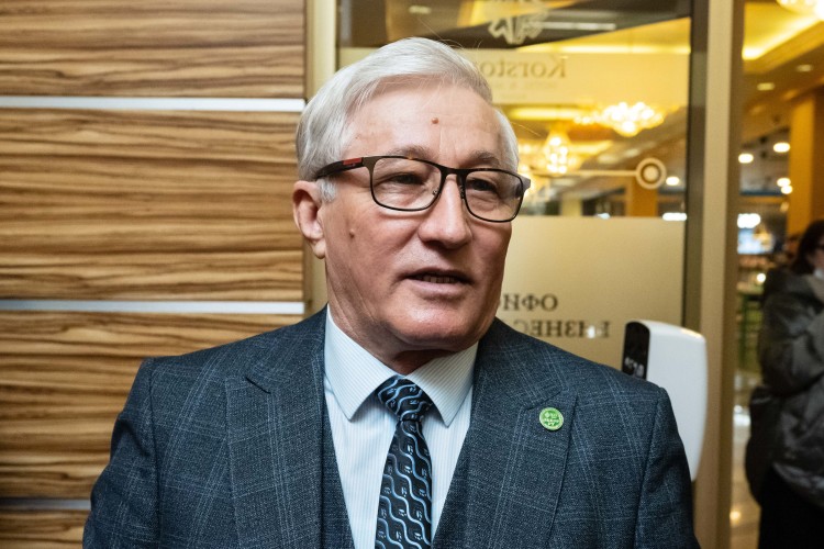 Камияр Байтемиров: «Мы пришли к такому рубежу, что надо предпринять какие-то другие действия, исходя из той ситуации, которая есть в агропромышленном комплексе: сокращение поголовья, сокращение сельского населения. Надо предпринять новую экономическую политику, которая бы вдохнула новую жизнь»