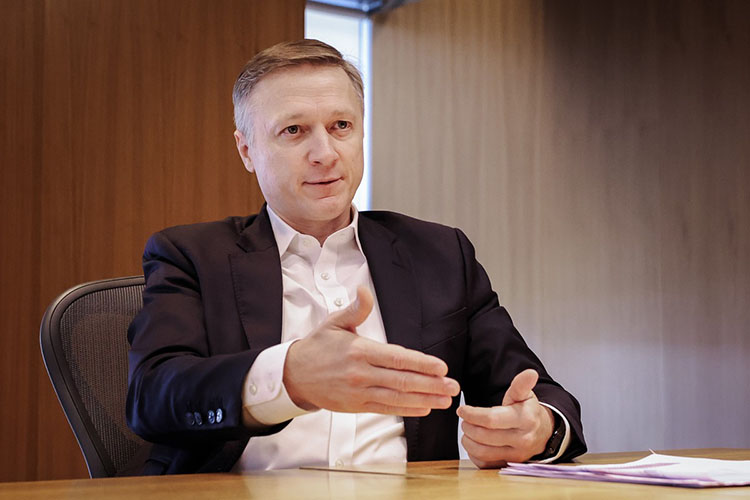 «В данный промежуток времени делаем акцент на поддержку минимально необходимого спроса. Это важно для того, чтобы наши конвейеры продолжали работать. За январь – сентябрь этого года свыше 130 тысяч отечественных автомобилей реализовано с применением мер господдержки»