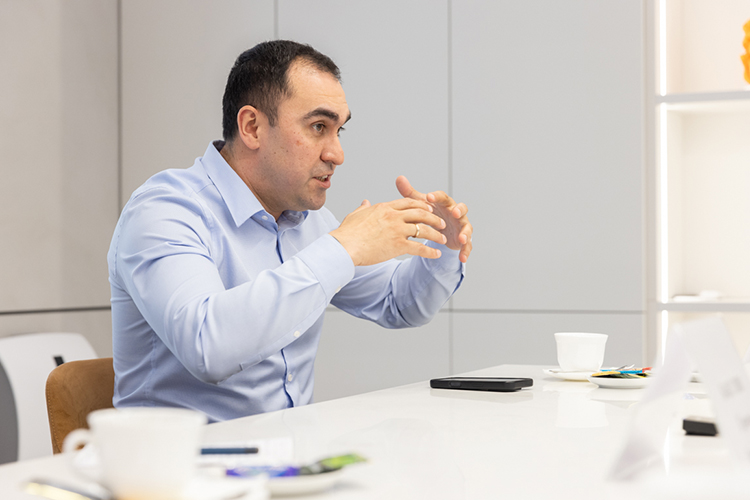 Рауф Рагимов: «Если нужно от меня что-то, я всегда готов приехать, походить там ножками. Вы сказали, что у вас есть жители, которые сами деревья сажают. Это же тоже не просто так»