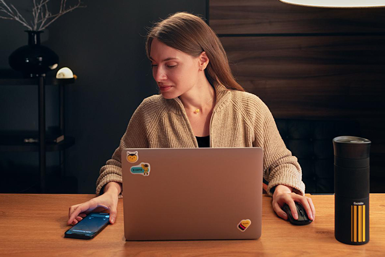 Есть PRO-версия «Виртуального помощника» с расширенным функционалом — это не только защита, но и цифровой ассистент. Если вы на совещании, он принимает звонок и записывает сообщение