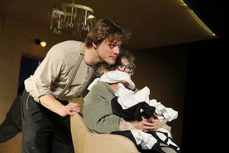 Спектакль Туфана «Стеклянный зверинец»