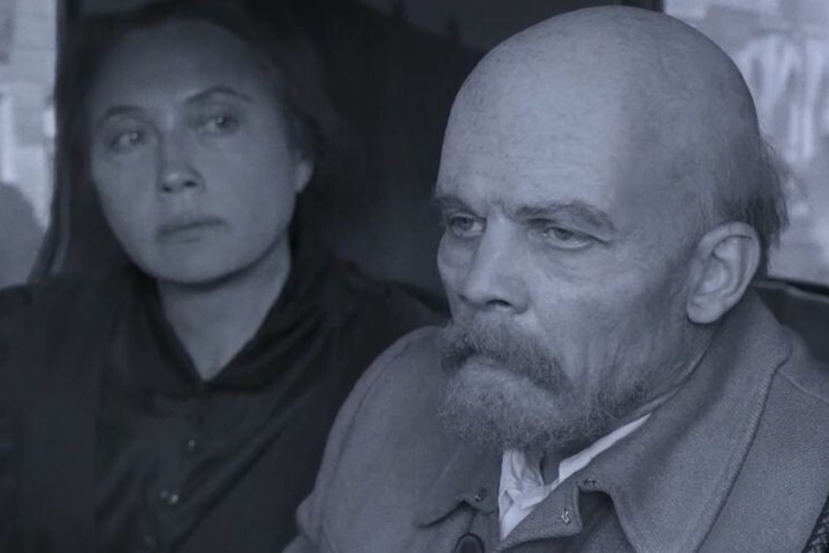 «Основным материалом, конечно, были аудио- и видеозаписи с Владимиром Ильичом. Хроник мало, но они есть. Также опирался на книгу „Ленин. Пантократор солнечных пылинок“ Льва Данилкина»