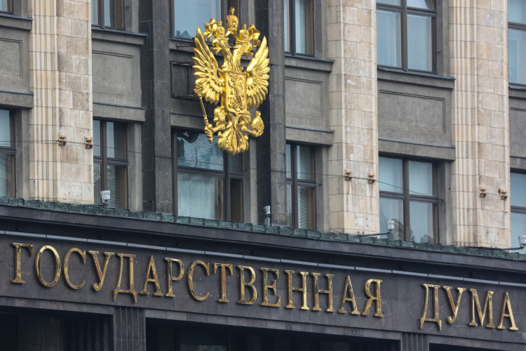 Что касается новой инициативы Аксененко, то речь идет не об отдельном проекте закона, а только о поправке к федеральному бюджету на ближайшие три года, который в Госдуме прошел первое чтение