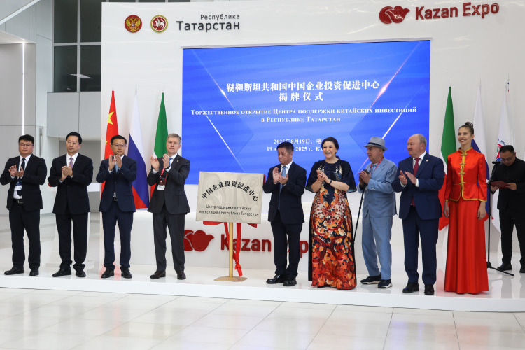 «Приезжают участники на форум „РОСТКИ“ в Казань. Они платят за проезд, за гостиницу. Плюс это ценные деловые контакты. Я сам несколько раз китайцев, например, водил в наши рестораны. Личные контакты играют очень большую роль, особенно с китайцами и индийцами»