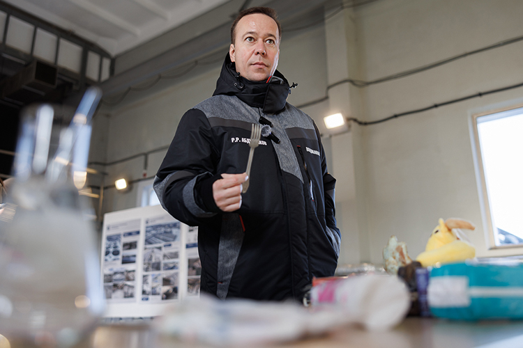 Ликбез от водоканала: «Вот это влажная салфетка. Ее надо выбрасывать в мусорное ведро, а не в унитаз»