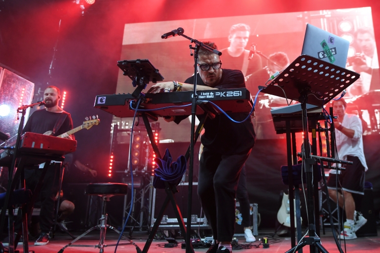 LAB Антона Беляева с IOWA и Ay Yola, вайб 90-х и спектакль о Сайдашеве: 19 способов развлечься в Казани