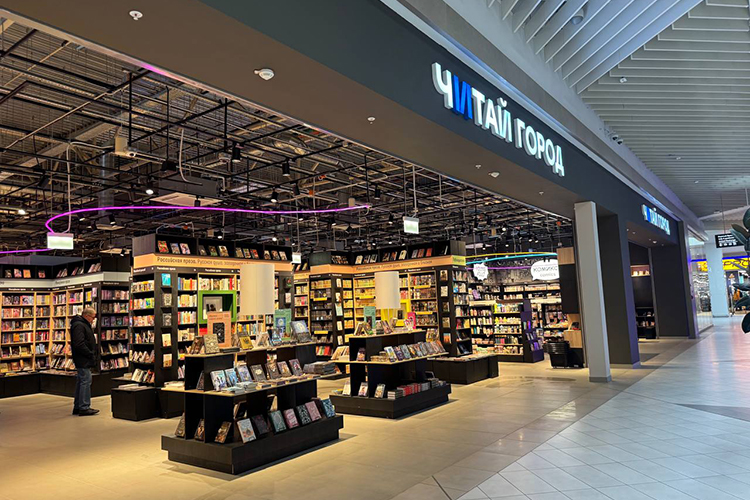 Стильный книжный «Читай-город» разместился в «МЕГЕ» на объединенных площадях бывших магазинов Nike и Аdidas