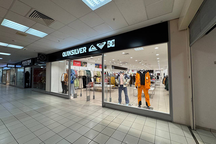 На втором этаже ТЦ XL открылся Quiksilver — это, как заявляет о себе магазин, «одежда для поклонников активного образа жизни»