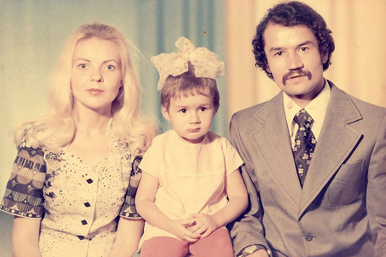 «В детстве мне всегда хотелось видеть папу в положительных ролях»