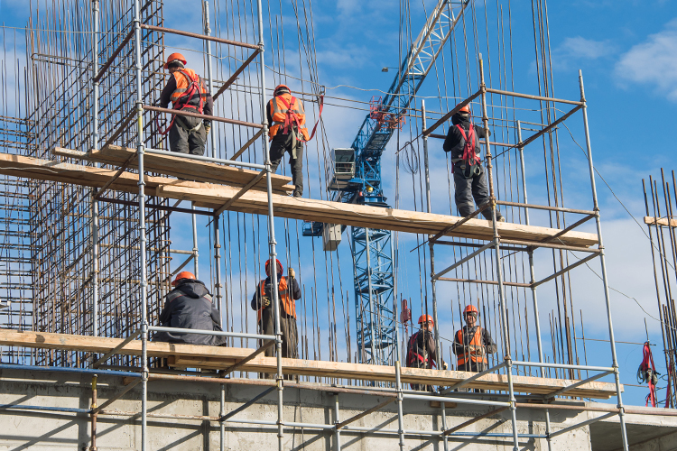 Агрессивные скидки — это скорее вынужденный инструмент продаж, и довольно рискованный. Последствия для застройщиков предугадать пока трудно