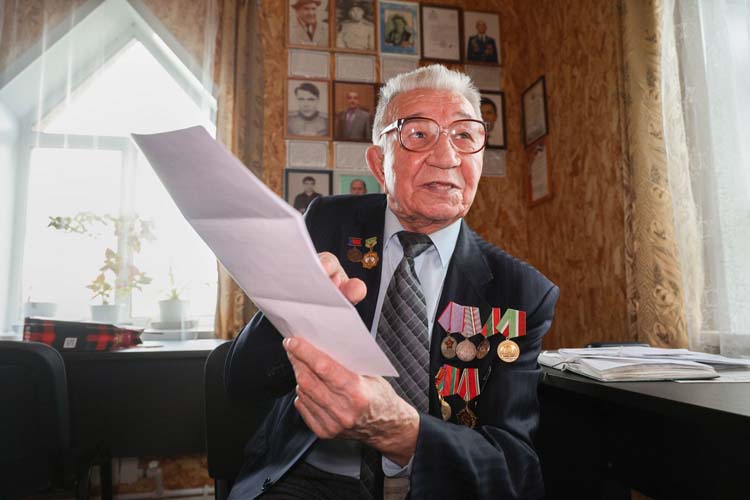 «Я лучше сожгу! Уничтожу все свои экспонаты, но передавать в центр имени Емельянова не буду. У нас с ними идеологические разногласия — они не хотят принимать исторические факты насильственного крещения татар», — категоричен Вячеслав Власович