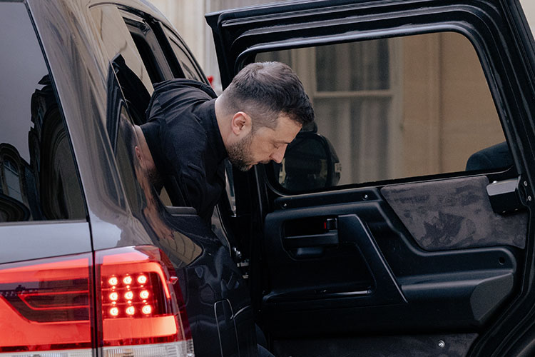 Зеленский утомил всех