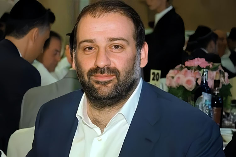 Тимур Миндич, формально не занимавший никаких должностей, согласно распространяемым слухам, является «кошельком» Зеленского, а также тем, через кого украинский лидер решал персональные экономические вопросы