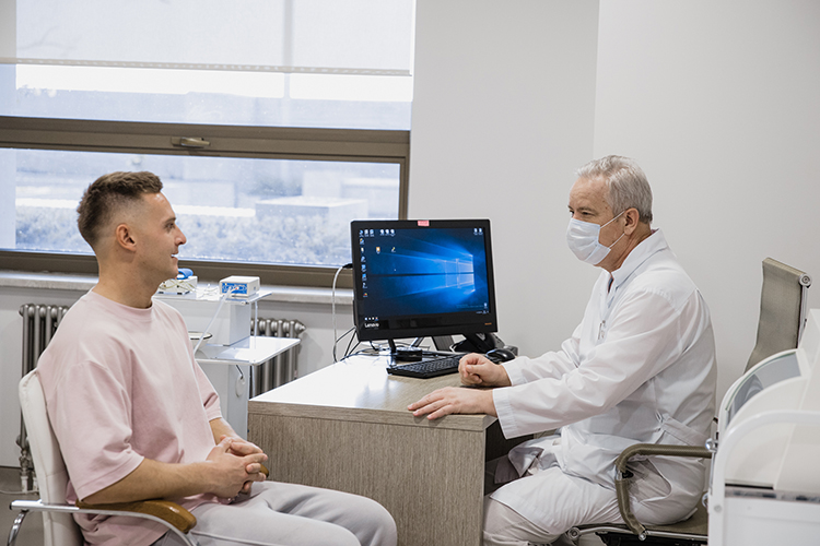 «Если обнаружить заболевание на ранних стадиях, то иногда достаточно курса свечей, витаминов, физической активности и корректировки питания»