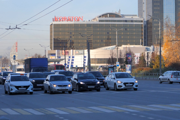 Строительство можно вести последовательно по участкам, дойдя от «МЕГИ» до улицы Николая Ершова в районе пересечения с улицей Абжалилова, далее — участок пересечения реки Казанки в районе моста «Миллениум» с прохождением под территорией Ново-Савиновского района до улицы Маршала Чуйкова