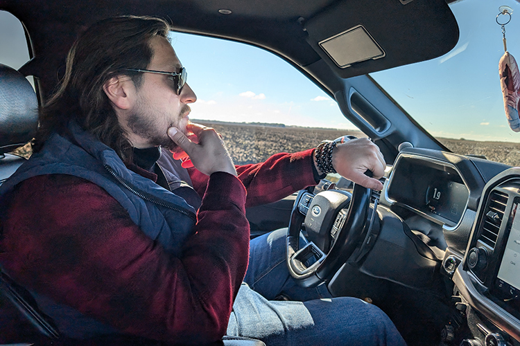 «Люблю в дороге слушать аудиокниги — это помогает настроиться на работу»