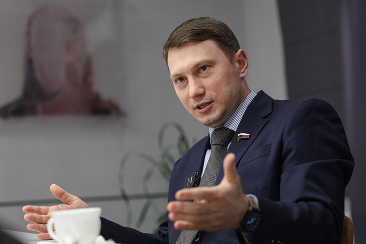 Артем Прокофьев: «В 2024 году нами было внесено свыше 200 законопроектов, и 115 из них были приняты. Понятно, что часть из них носит межфракционный характер, но тем не менее»