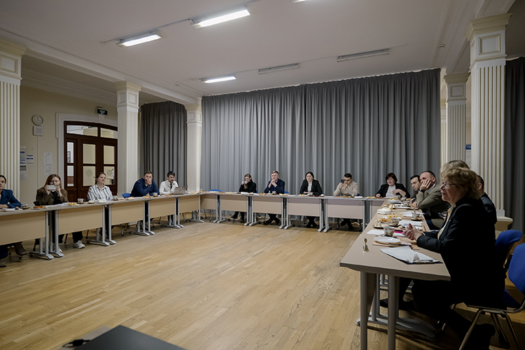 В лицее директора стали участниками круглого стола, посвященного внедрению искусственного интеллекта (ИИ) в образование В лицее директора стали участниками круглого стола, посвященного внедрению искусственного интеллекта (ИИ) в образование