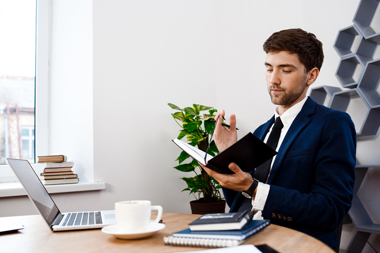 Из 4 млн налогоплательщиков с годовой выручкой до 10 млн 3 млн — это индивидуальные предприниматели, указал Сазанов