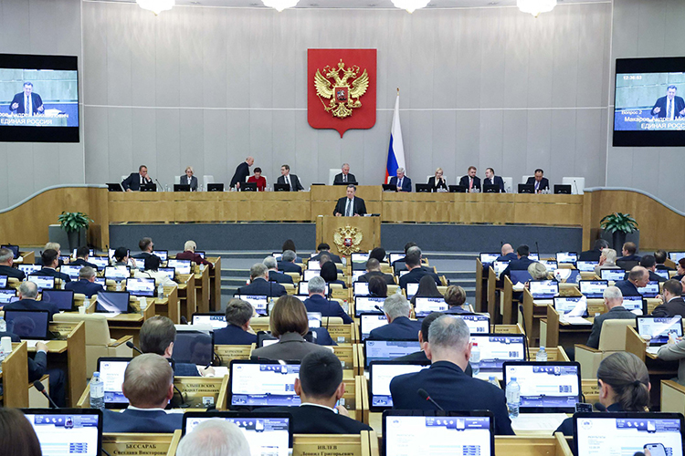 К законопроекту поступило 715 поправок, из которых 23 были отозваны, а 39 касались закрытой части. Принять профильный комитет рекомендовал 591 поправку