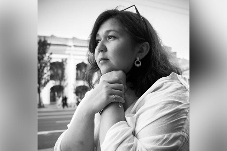 В прошлую пятницу в наручниках оказалась 35-летний директор Бугульминского драматического театра им. Баталова Эльвира Сибгатуллина Челик