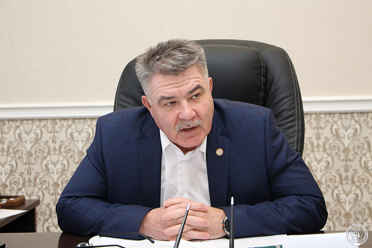 «В этом году мы приняли на тысячу студентов больше, план приема на бюджет, 1334 места, выполнен полностью»