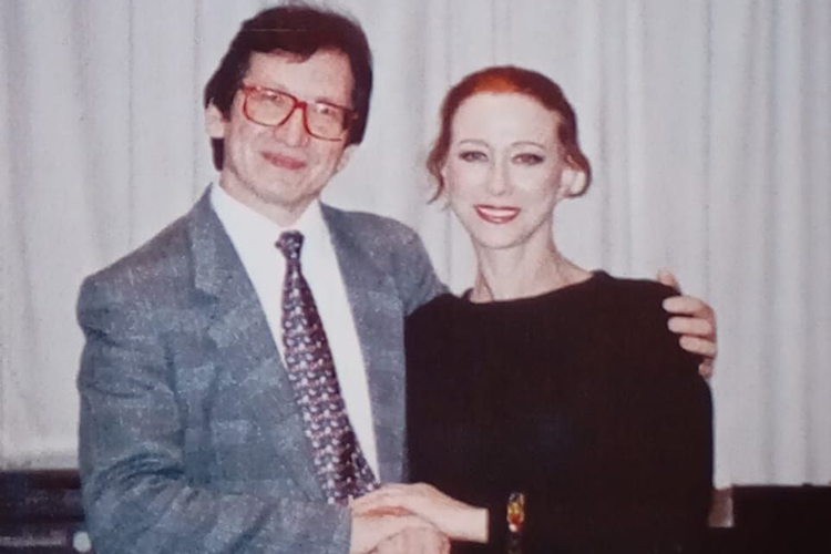 Ренат Салаватов: «Заговорили с ней, спрашиваю: «Давайте я вам поиграю на фортепиано?» Она сразу согласилась, и я первый же урок с ней провел»