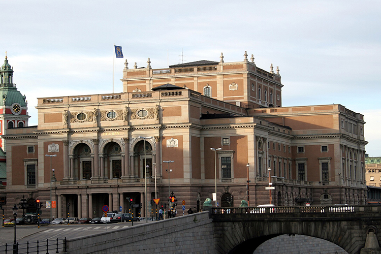 «С 1994-го я два года ездил в Стокгольм как гость, а через два года мне предложили стать штатным дирижером Шведской королевской оперы»