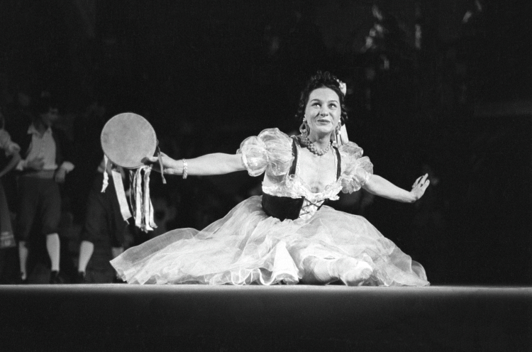 «Плисецкая рассказывала, как Лепешинская (на фото) держала их в ежовых рукавицах, маленькая такая, шустрая девушка»