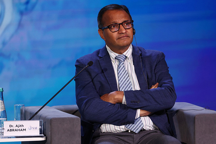 Аджит Абрахам — декан факультета искусственного интеллекта Университета Sai в Индии, автор более 1,5 тыс. публикаций в области ИИ
