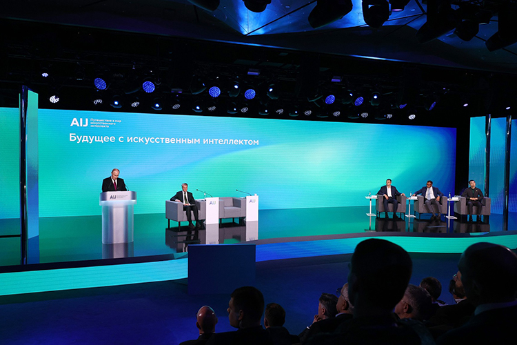 «Прошу правительство и глав регионов сформировать национальный план внедрения генеративного ИИ на уровне всей страны, а также в разрезе отраслей и субъектов», — говорил президент