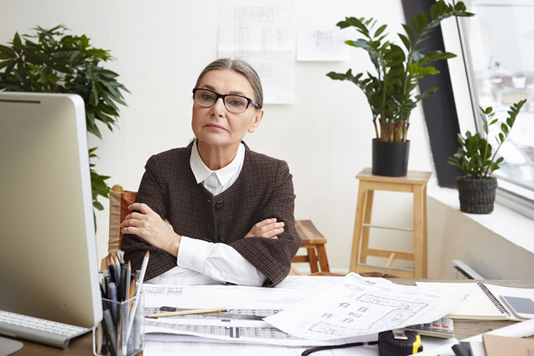 «В государственные учреждения обычно идут за стабильностью… Там зарплата не доходит и до 100 тысяч рублей, колеблется на уровне 50-80 тысяч рублей»