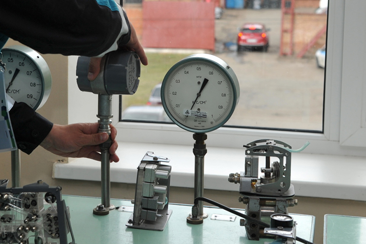 Владельческая структура предприятия начала меняться еще раньше: летом 2025-го контроль перешел от «Газпром переработки» к СП «Газпрома» и «РусГазДобычи» — «Газпром добыча Тамбей», занимающемуся разработкой месторождения на Ямале