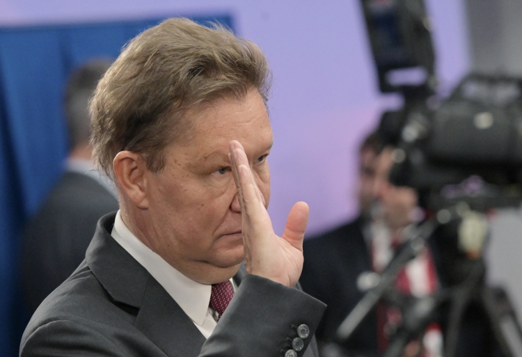 В октябре глава компании Алексей Миллер в интервью телеканалу «Россия-24» заявил, что «Газпром» продолжает уверенно держаться на плаву и сохраняет устойчивость в условиях сложной экономической ситуации