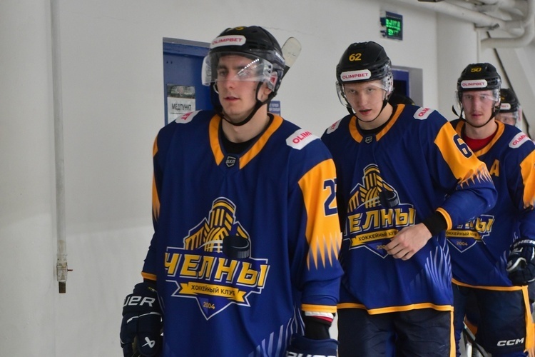 Игрокам не всегда выдают коньки и клюшки