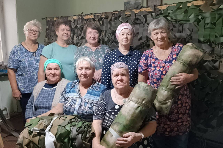 За три года работы команда успела сплести около 12 тыс. маскировочных сетей, т. е. более 75 км суммарно