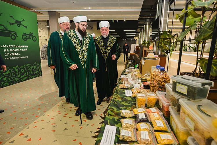 У самого муфтия Татарстана в личной копилке — 9 гуманитарных миссий в зону СВО, в том числе на передовую