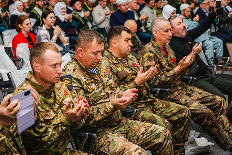 «Суровые воины, когда слышат Коран, плачут»: как ДУМ РТ помогает нашим героям на СВО
