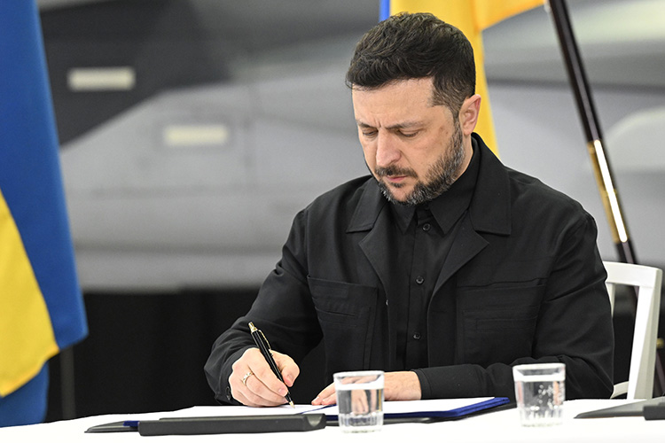 США ожидают, что Зеленский подпишет мирное соглашение к 27 ноября — ко Дню благодарения, передает Financial Times