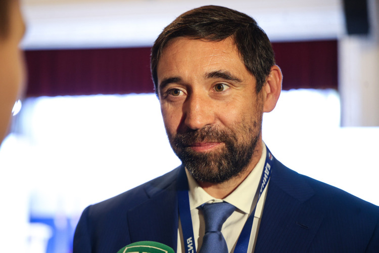 Взять шефство над «Челнами» предлагали Зарипову, но его такой вариант не устроил