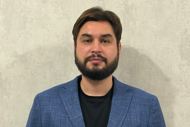 Айрат Зиазов: «Околохоккейные люди посчитали, что мы назло „Нефтехимику“ подписали контракт с „Адмиралом“. Это не так»