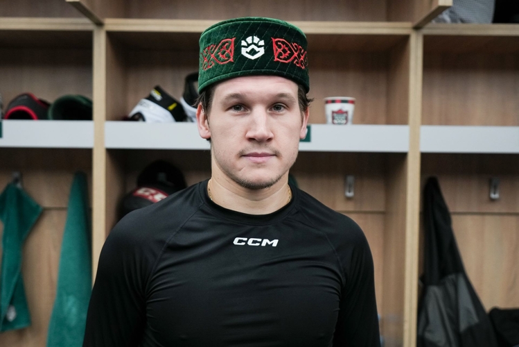 Барабанов получил тюбетейку — награда лучшему игроку матча