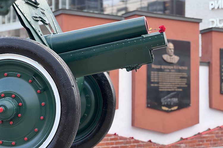 В 1994 году Казанское высшее командно-инженерное училище переименовали в высшее артиллерийское командно-инженерное училище