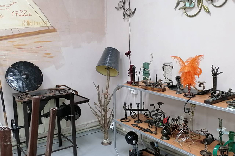 Чтобы жизнь не казалась медом, резидентам придется платить сервисный сбор — коммунальные расходы