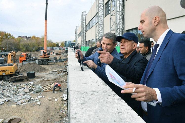 По нашим данным, обновленный ЦУМ должен открыться 1 марта 2026 года — такую дату поставил Минниханов во время своего последнего осмотра центра в октябре