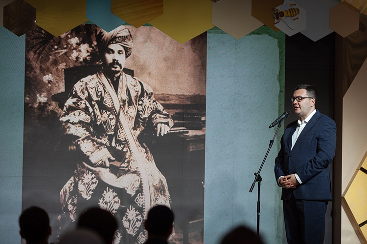 «Вообще московские татары в конце XIX — начале XX века — это отходники, то есть люди, которые отходили в город на зиму. В конце осени они отходили от своей деревни и семьи, приезжали в Москву и оставались до весенних полевых работ»